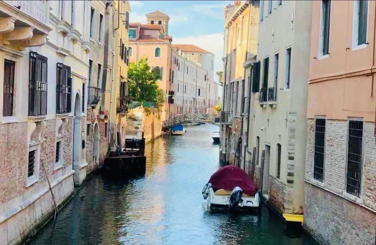 Dreaming Venice Apartment